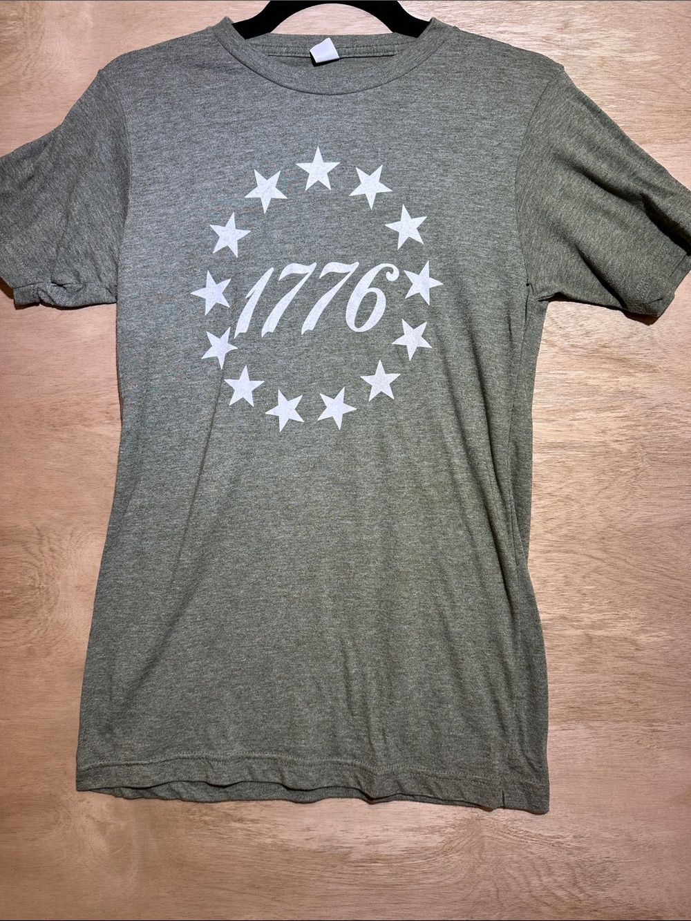 Tultex Women’s Cut Olive Green Star Circle 1776 Short Sleeve Tee‎